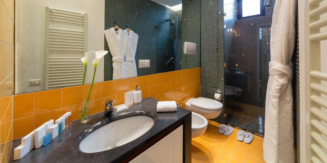 Suite Augustus - Free Parking Genoa Bagian luar foto