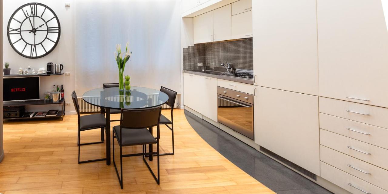Suite Augustus - Free Parking Genoa Bagian luar foto