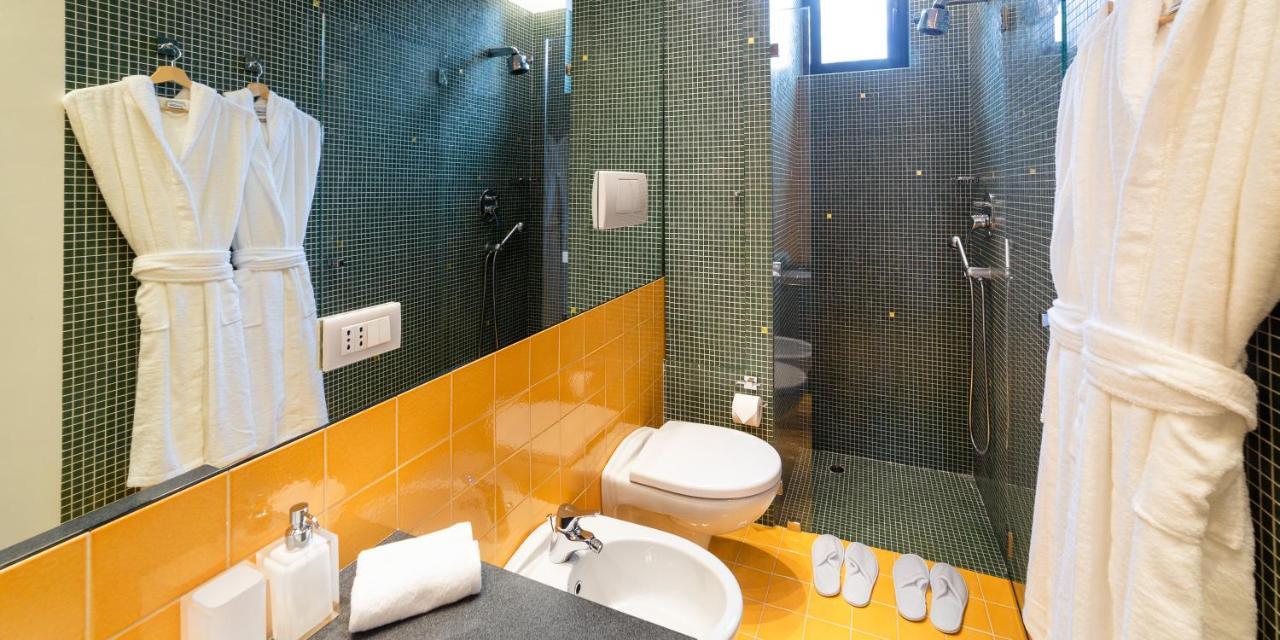 Suite Augustus - Free Parking Genoa Bagian luar foto