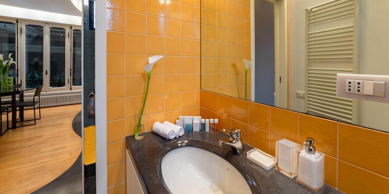Suite Augustus - Free Parking Genoa Bagian luar foto